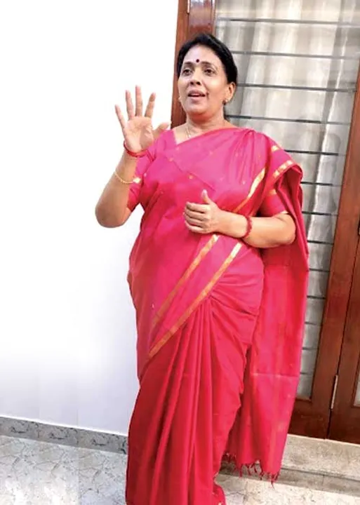  அடுத்தவர் உழைப்பில் பங்கு கேட்கிறார் ஓ.பி.எஸ்.! போட்டுத்தாக்கும் கோகுல இந்திரா!
