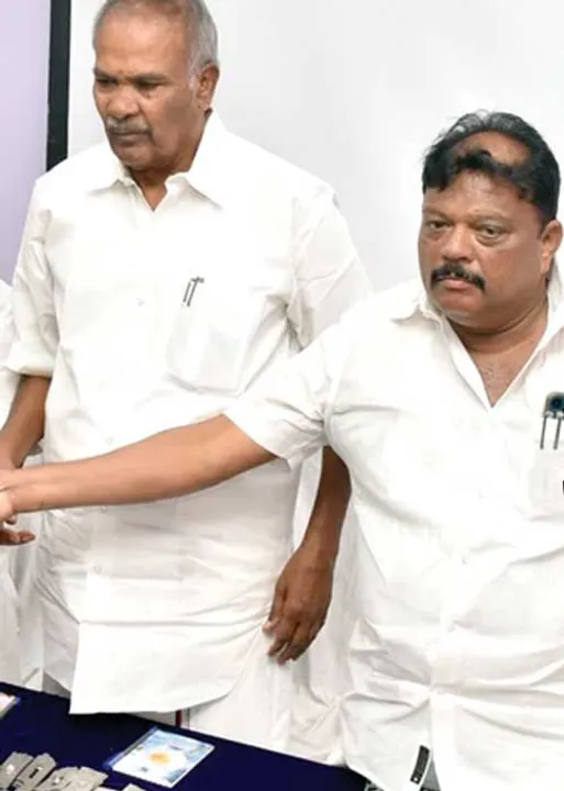  ஆட்சியரை மிரட்டிய எம்.பி! அடக்கிய அமைச்சர்!