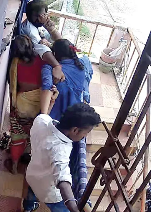  பெண் கடத்தல்! போலீஸ் சேஸிங்! -மயிலாடுதுறை பரபரப்பு!