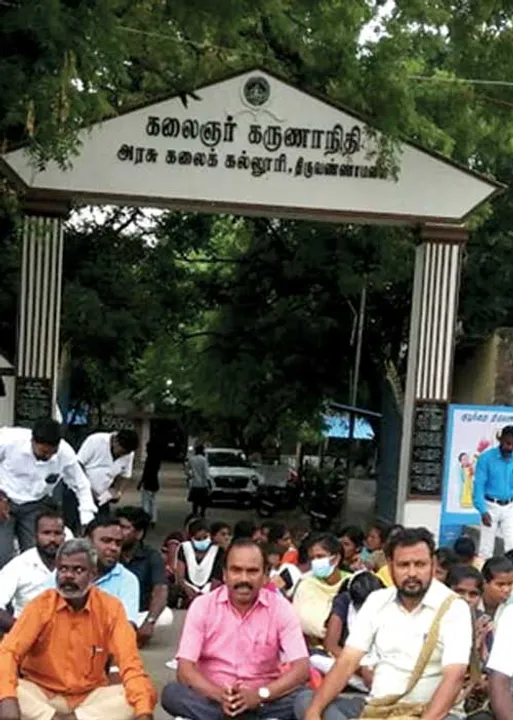  அட்மிஷன் பிரச்சனையா? சாதிப் பிரச்சனையா? -தகிக்கும் அரசு கலைக்கல்லூரி
