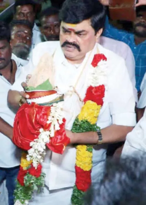  சாதிக்கட்சி மேடையில் ராஜேந்திரபாலாஜி! -பின்னணியில் எடப்பாடி!