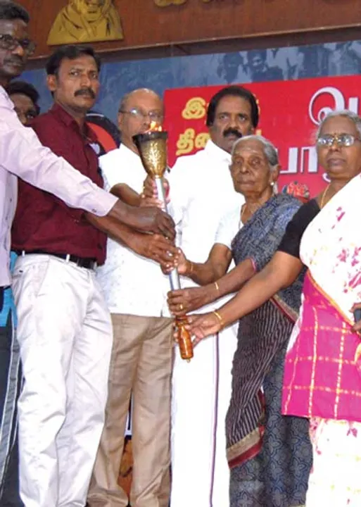  திருச்சியில் பற்றிய தீ! - இந்தித் திணிப்புக்கு எதிராக த.மு.எ.க.ச. மாநாடு!
