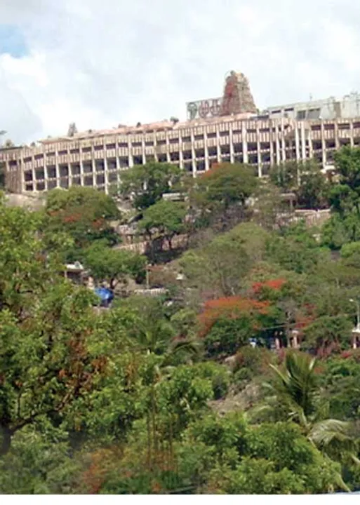  அதிகாரிகள் -அர்ச்சகர்கள் மோதல்! பழனி கும்பாபிஷேக சர்ச்சை!