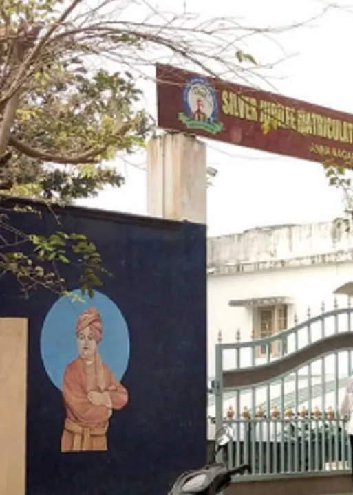  மாணவர்களுக்கு பாலியல் தொல்லை - ஆசிரியர் கைது