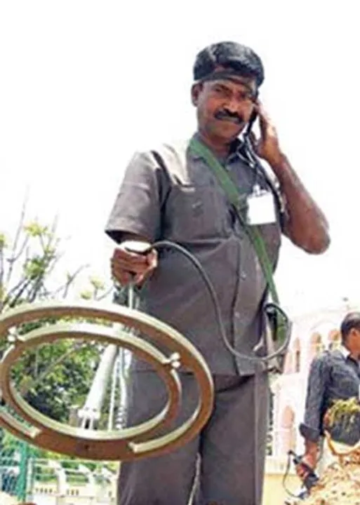  போலிச் சான்றிதழ்! பாம் ஸ்வாட் வில்லங்கம்!