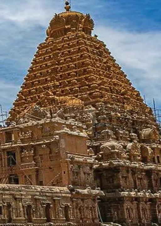  தஞ்சை பெரிய கோயிலுக்குள் சென்றால் பதவி பறிபோகுமா?