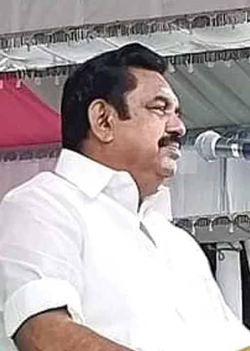 கறுப்பு பலூன்.. துரோகி போஸ்டர்.. பேனர் கிழிப்பு.. சிவகங்கையில் மூக்கறுபட்ட எடப்பாடி பழனிச்சாமி!