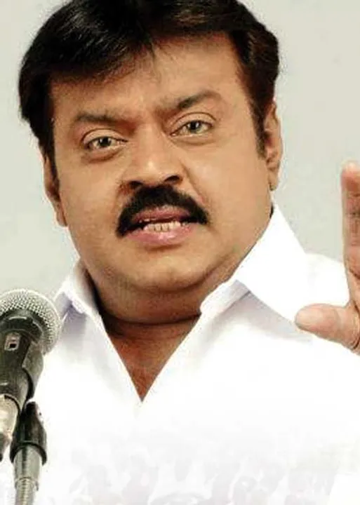  கருப்பு + சிவப்பு = புரட்சி! -திரைப்பட இயக்குநர் - வசனகர்த்தா லியாகத் அலிகான்  (15)