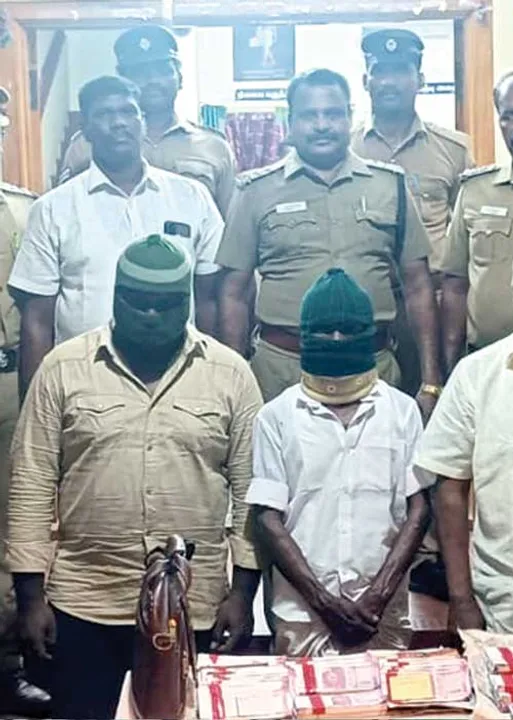  கள்ள நோட்டா? டம்மி நோட்டா? -மணப்பாறை பரபரப்பு!