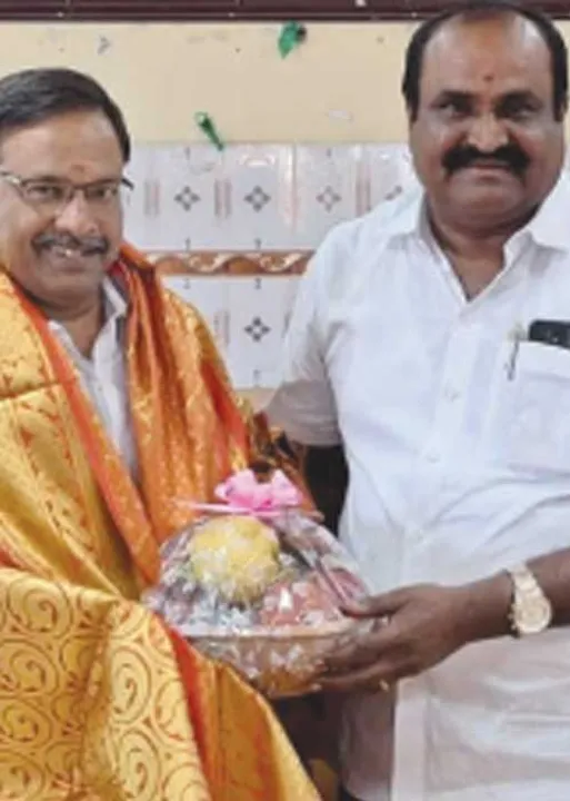  கட்சி மாறும் தொண்டர்கள்! கமிஷன் பண சர்ச்சை! -கொதிக்கும் வேலூர் உ.பி.க்கள்!