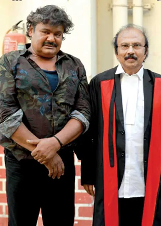  கருப்பு + சிவப்பு = புரட்சி! -திரைப்பட இயக்குநர்- வசனகர்த்தா லியாகத் அலிகான்  (28)