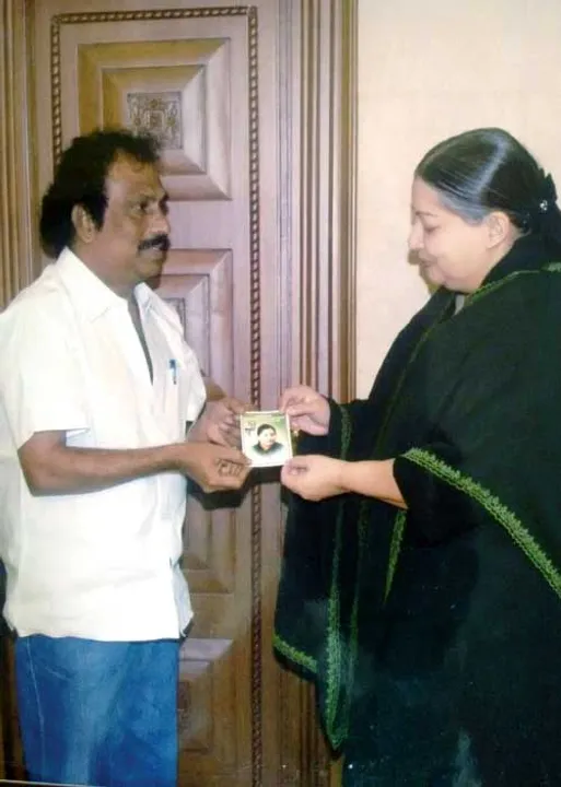  கருப்பு + சிவப்பு = புரட்சி! -திரைப்பட இயக்குநர்- வசனகர்த்தா லியாகத் அலிகான்  (31)