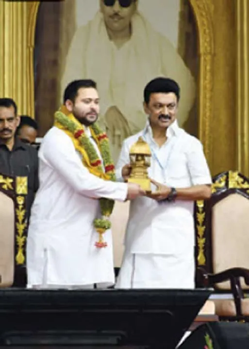  கவிதைச் சாரலுடன் திறந்து வைக்கப்பட்ட கலைஞர் கோட்டம்! - நெகிழ்ச்சியில் க.செல்வகுமார்