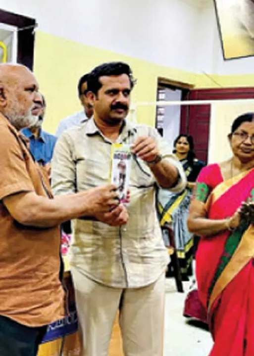  நக்கீரன் வெளியிட்ட நூல் மலையாள நாளிதழின் பாராட்டு!