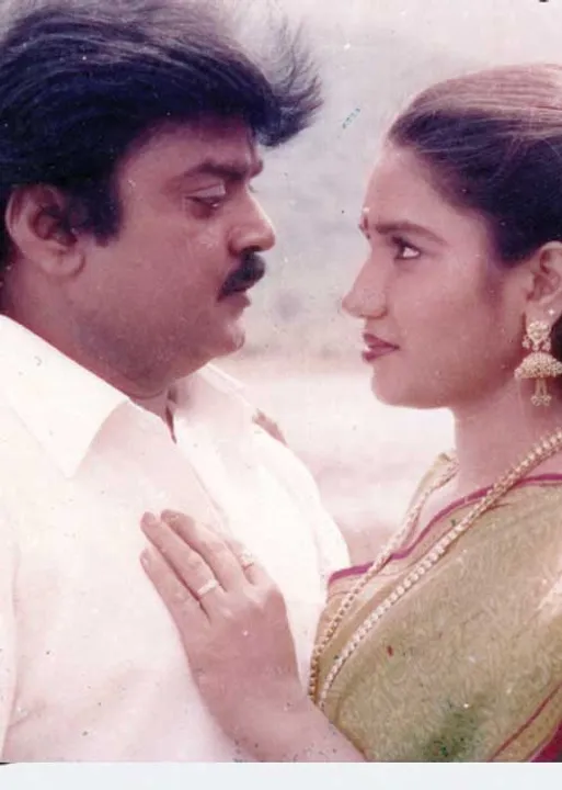  கருப்பு + சிவப்பு = புரட்சி! திரைப்பட இயக்குநர் -வசனகர்த்தா லியாகத் அலிகான்  (66)