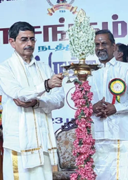  ஆளுநரின் பூணூல் அரசியல்! பற்றிக்கொண்ட தமிழகம்!