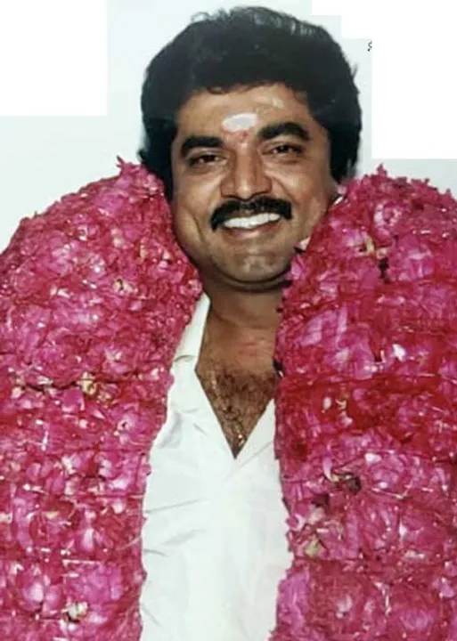  கருப்பு + சிவப்பு = புரட்சி! -திரைப்பட இயக்குநர் -வசனகர்த்தா லியாகத் அலிகான்  (82)