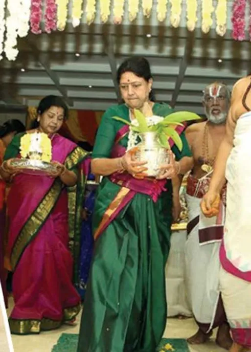  துரோகிகளை வீழ்த்துவேன்! -போயஸ் கார்டனில் சசிகலா சபதம்!