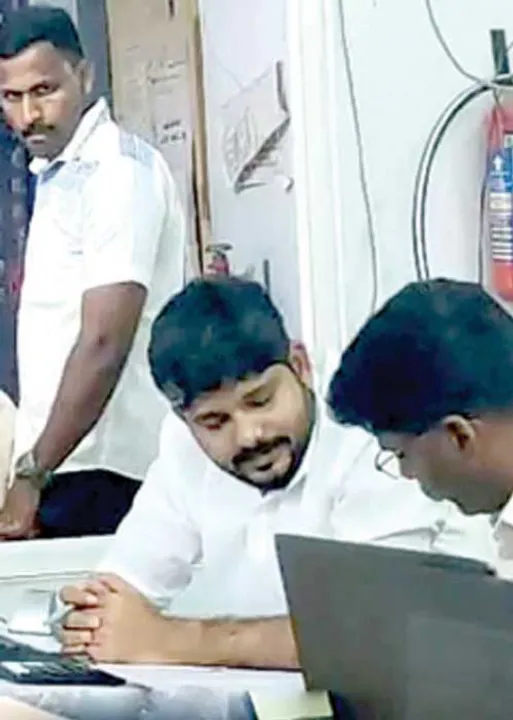  லஞ்சம்! வாங்கி சிக்கிய சார்பதிவாளர் - திருவள்ளூர் களேபரம்!
