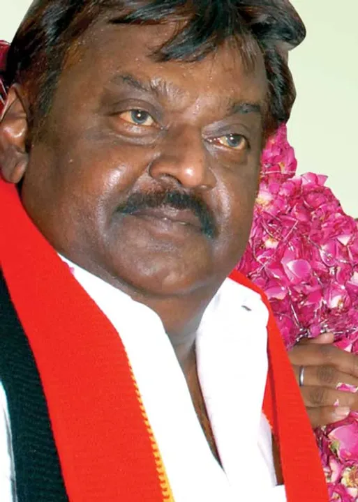  கருப்பு + சிவப்பு = புரட்சி! -திரைப்பட இயக்குநர் -வசனகர்த்தா லியாகத் அலிகான்  (108)