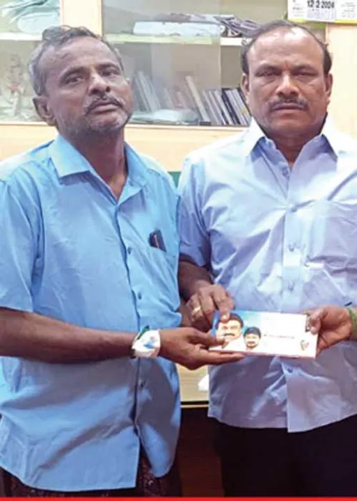  உயிர்காத்த அமைச்சர்! நெகிழ்ச்சியில் தொண்டர்!