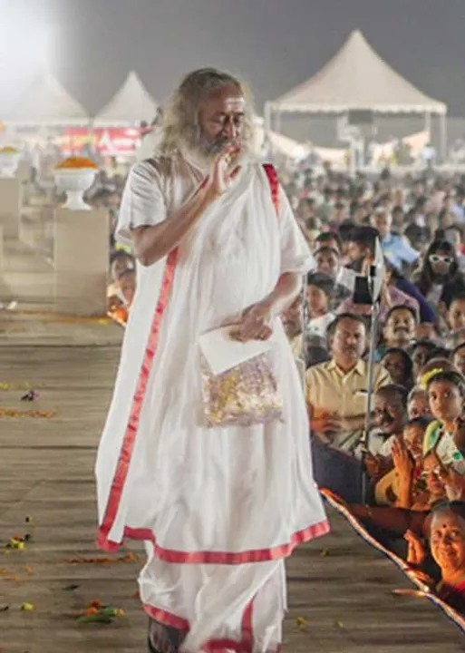  ஜக்கிக்கு எதிராக கோவையில் கம்பு சுழற்றிய ஸ்ரீஸ்ரீ ரவிசங்கர்!