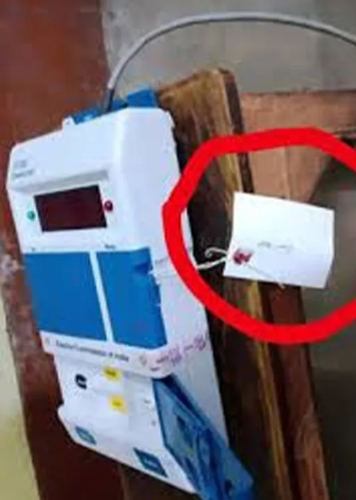  பா.ஜ.க. டேக்குடன் இ.வி.எம்.கள்! நீடிக்கும் சந்தேகம்!