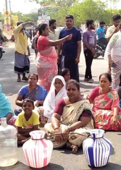  தண்ணீர்ப் பஞ்சம்! -தவிக்கும் மக்கள் பலியாகும் விலங்குகள்!