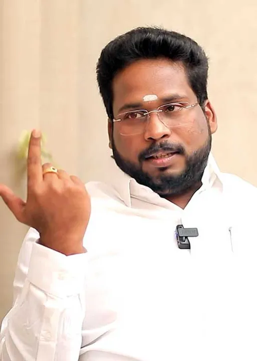  மாநில தலைவர் பணத்துக்கு அடிமை! -கொதிக்கும் திருச்சி சூர்யா