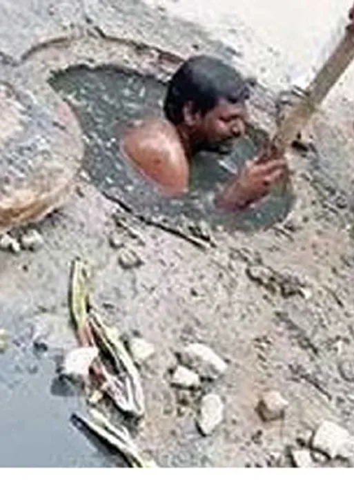  மலக்குழியில் மனிதர்கள்! கடலூர் அவலம்!