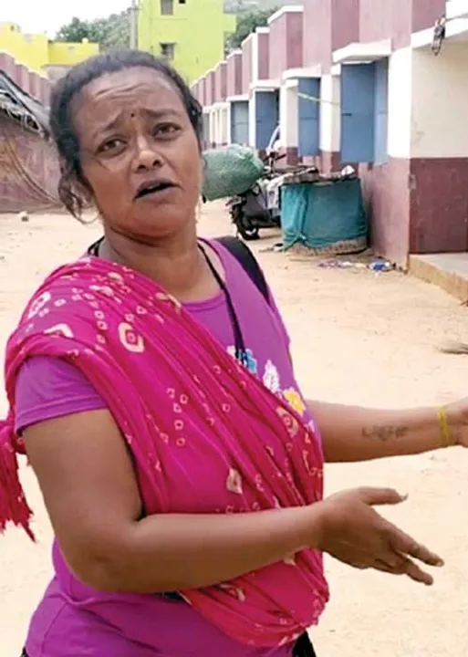  குடிசையில இருந்த மகிழ்ச்சி அரசுக் குடியிருப்புல இல்லை… -விரக்தியில் நரிக்குறவப் பெண்கள்!