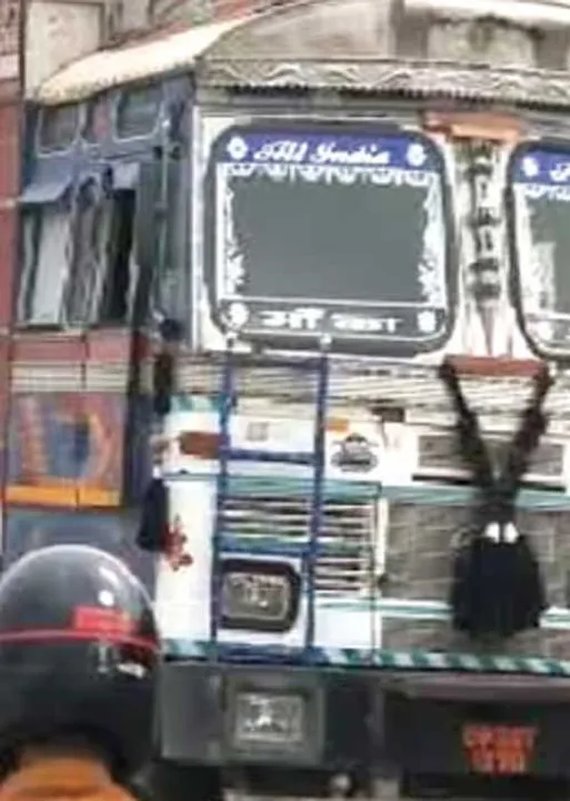  வசூல் வேட்டை! கூண்டோடு சிக்கிய உ.பி. போலீஸ்!