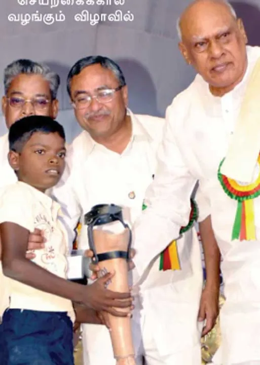  மனிதநேய பண்பாளர் அகர்சந்த்!