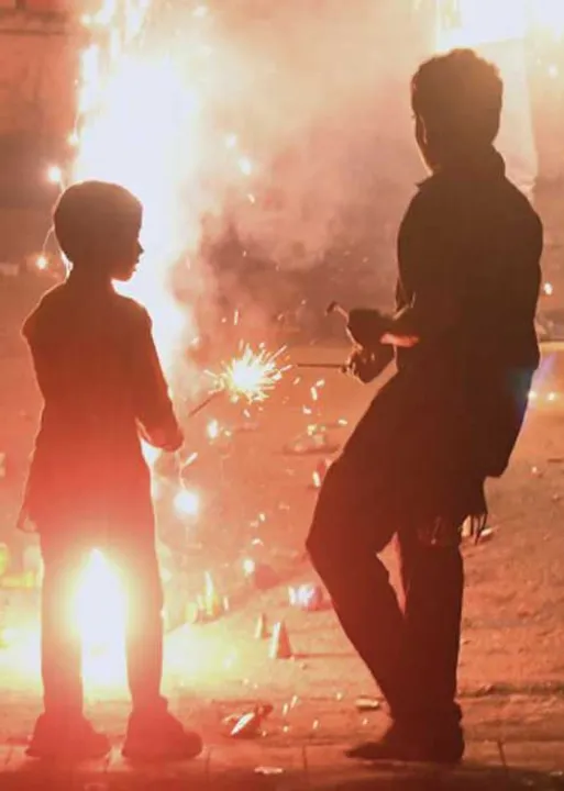  தீபாவளி பட்டாசு! பார்வை பாதித்த 104 குழந்தைகள்! -மதுரை சோகம்!