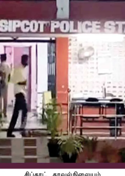  காவல்நிலையம் மீது பெட்ரோல் குண்டுவீச்சு! -ராணிப்பேட்டை பரபரப்பு!