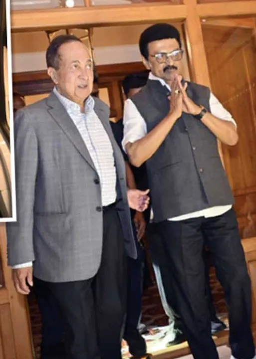  கலைஞர் வழியில் ஸ்டாலின்! மக்கள் பணிக்கிடையே பத்திரிகையாளருடன் ஆலோசனை!
