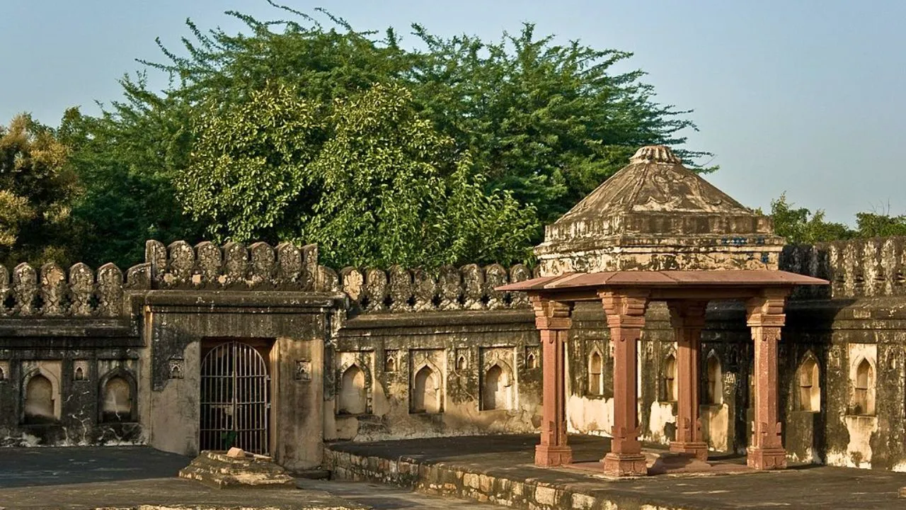 Jamali Kamali Mosque and Tomb