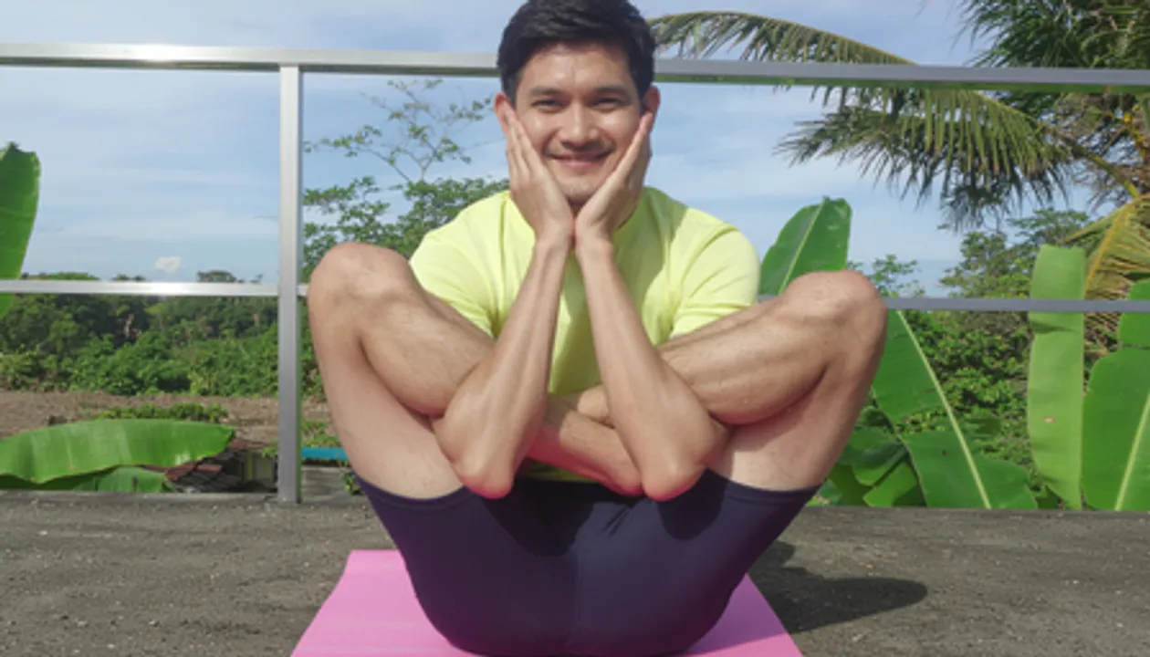 'गर्भासन' से मजबूत करें कलाई, कंधे और रीढ़ की हड्डी! जानें सही विधि