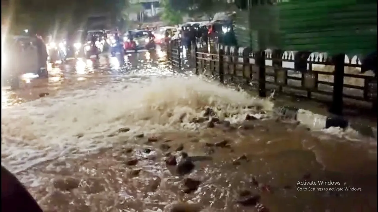 Water Pipe Burst Disrupts Traffic, Damages Road Near Chandmari’s Street Za