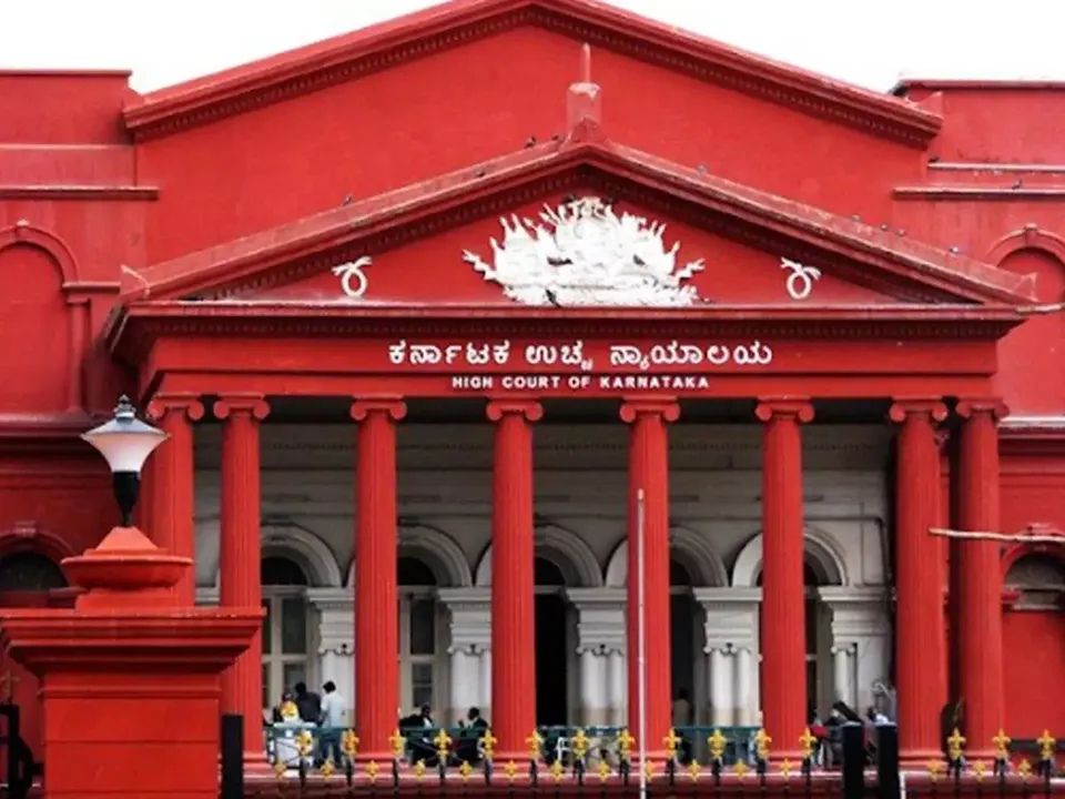 Hijab Row: Karnataka HC Refers Case to Larger Bench