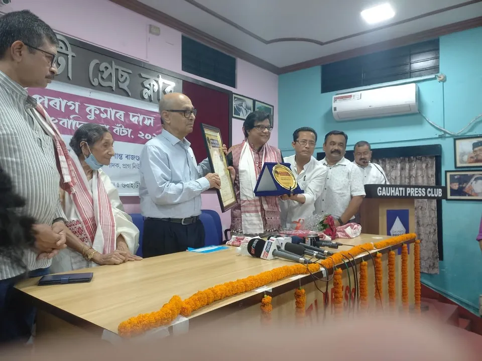 Senior Journalist Prasanta Rajguru Bestowed Parag Kumar Das Journalism Award