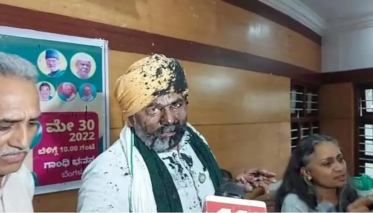 Rakesh Tikait Smeared With Black Ink In Bengaluru, Triggers All-Out-Brawl