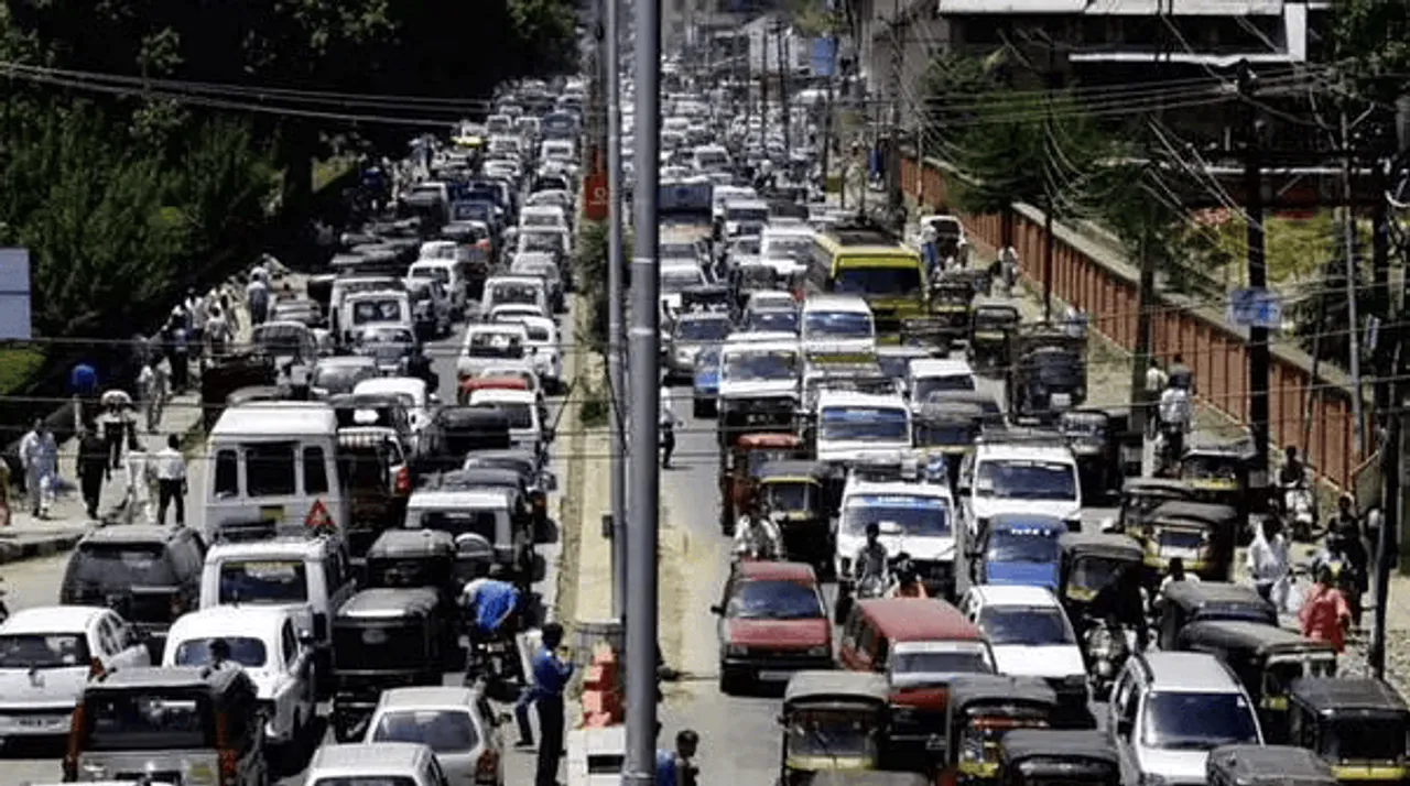 Gauhati HC Directs Formation Of Panel To Tackle Frequent Traffic Issues