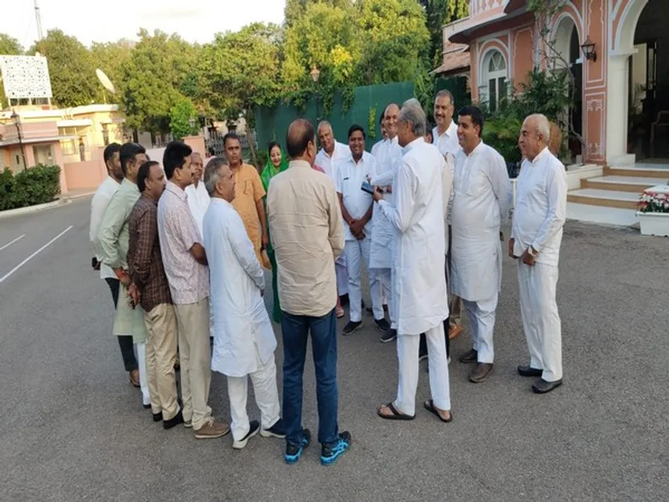 Rajasthan Political Crisis: CM Ashok Gehlot Meets Ministers, MLAs