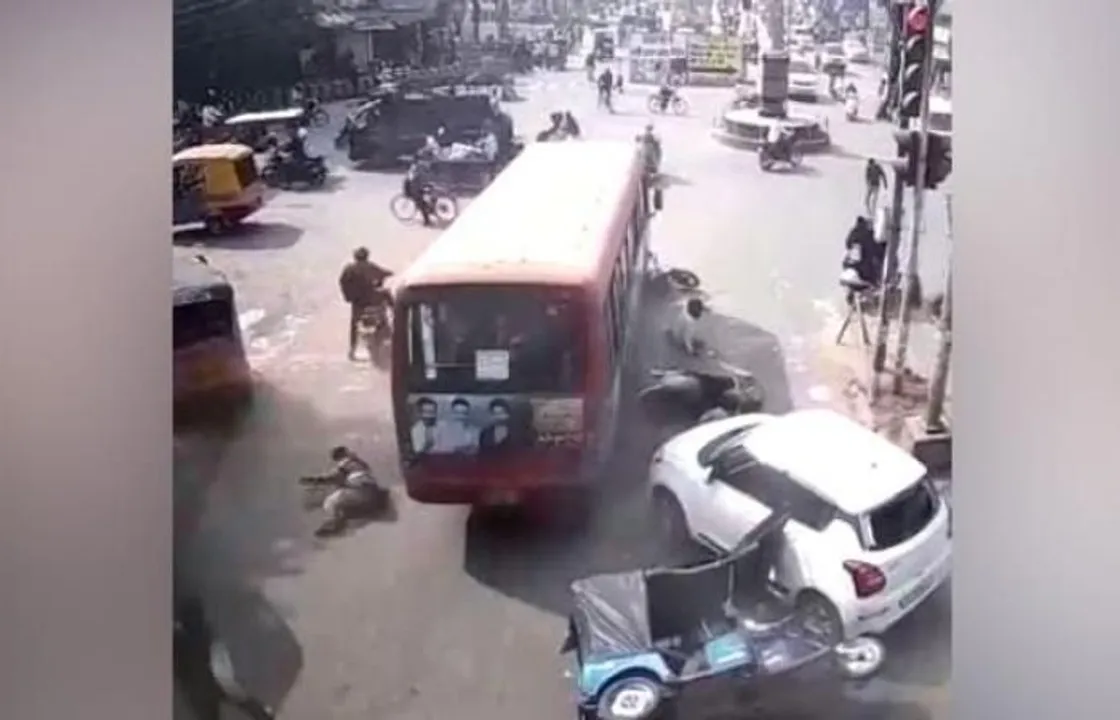 MP: Driver Dies Of Heart Attack, Bus Crashes Into Several Cars; Many Injured