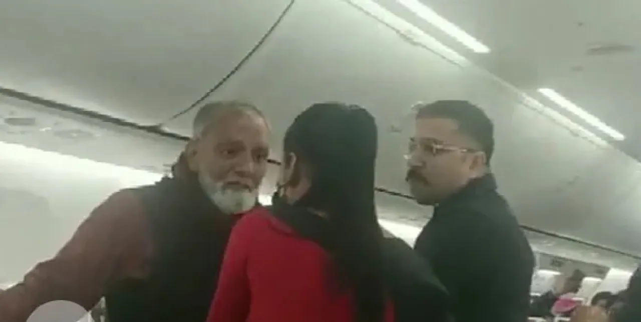 2 Passengers Deboarded from SpiceJet Flight for Inappropriate Behaviour 