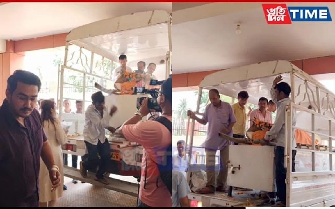 Last Respects Paid To Manjit Mahanta At Sadin-Pratidin Office