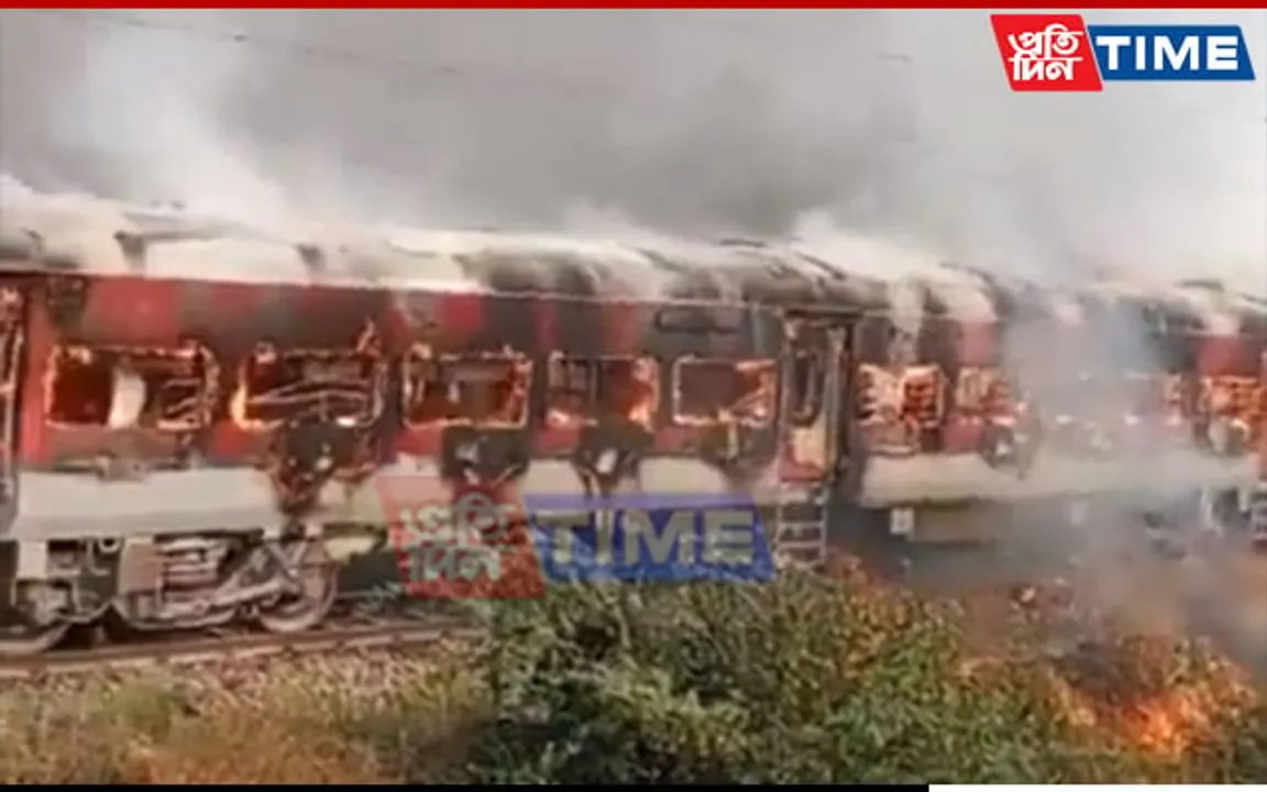 Massive Fire Engulfs 2 Coaches of Patalkot Express Near Agra