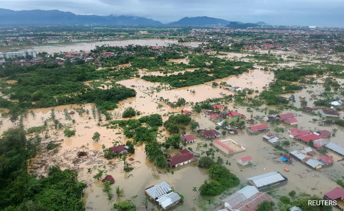 Indonesia Flash Floods & Landslides Claim 21 Lives, 6 Missing