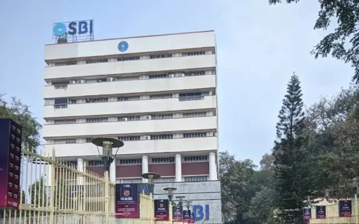 Guwahati: Man Dupes 100 People, Secures Loans From SBI In Their Name